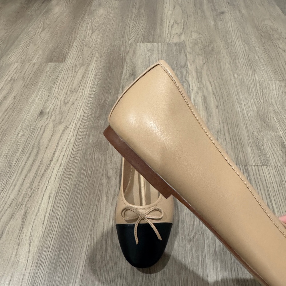 JCrew NEW Classic Two-Tone Ballet Flats in Beige and Black Bow | size 11 - Picture 4 of 11